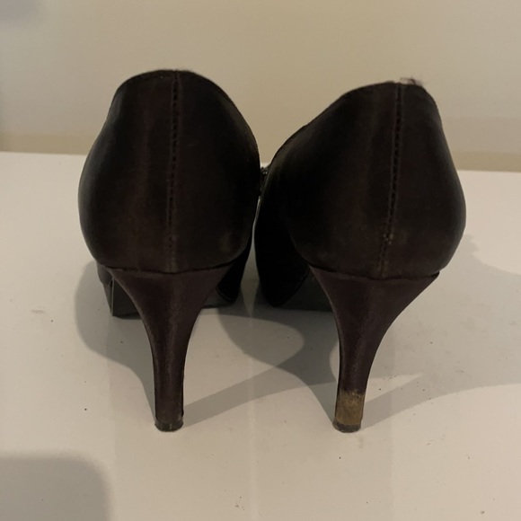 Black heels in size 7 - Picture 3 of 3